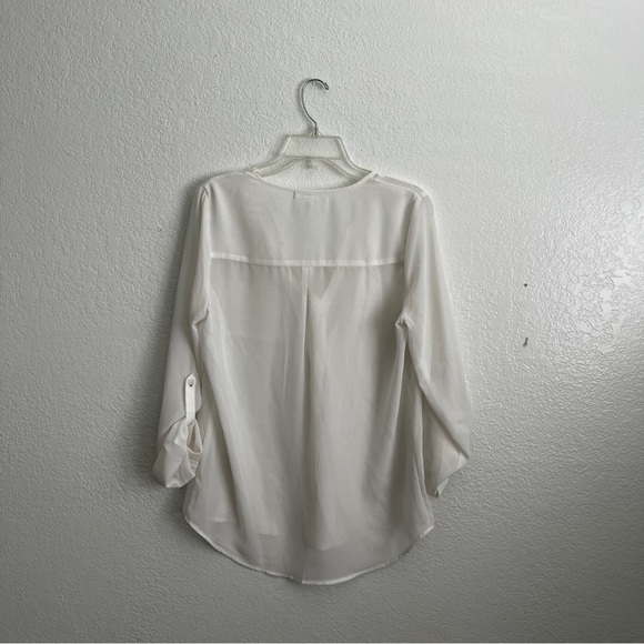 Chic Cream Button-Up Blouse - Picture 2 of 5